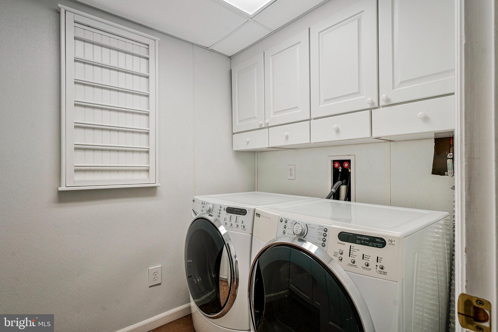 6556 Antrican Drive Springfield, VA 22150 - Photo 30 of 36 a utility room with dryer and washer