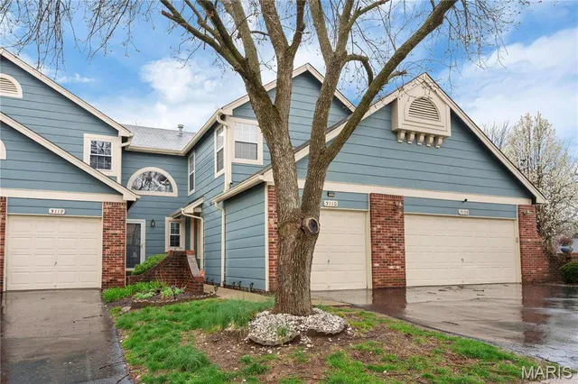 $230,000 | 3110 Autumn Shores Drive, Maryland Heights, MO 63043