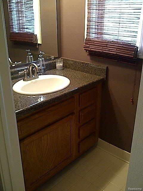 113 Walnut Boulevard, Unit 11 Rochester, MI 48307 - Photo 11 of 14 Lav.jpg