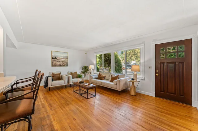 $379,900 | 1607 East 87th Street, Bloomington, MN 55425