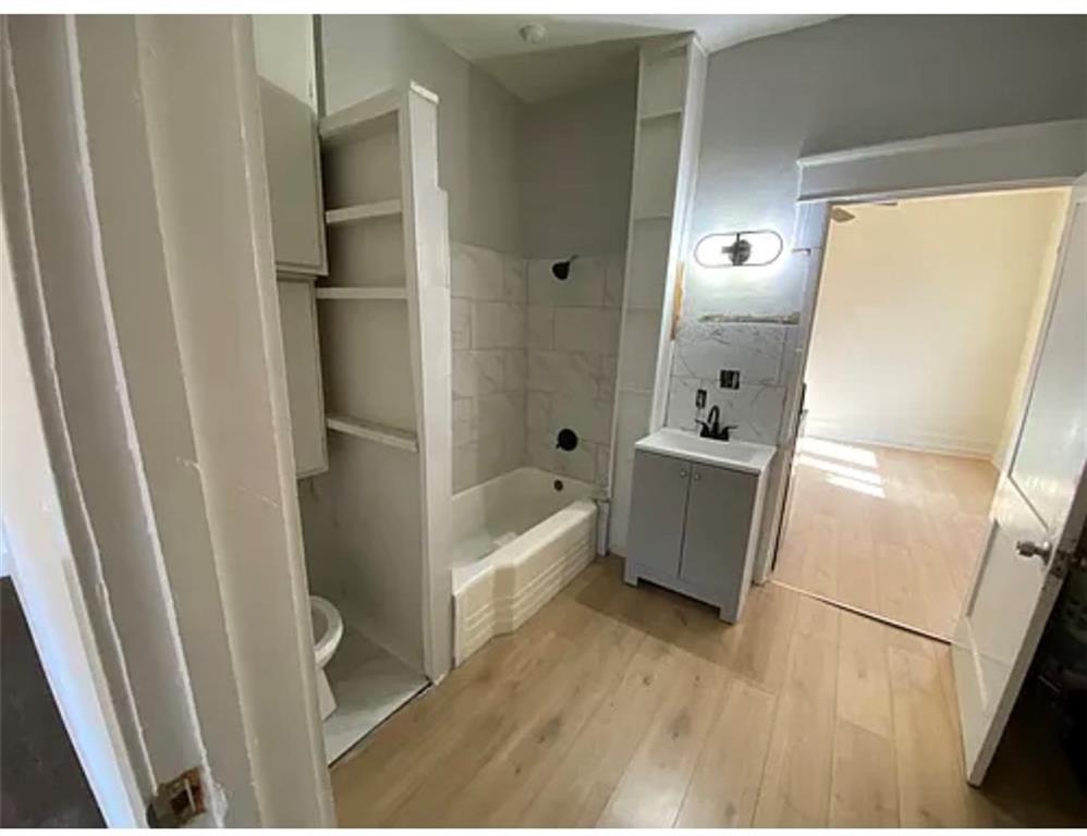 1127 Metropolitan Parkway Southwest Atlanta, GA 30310 - Photo 11 of 23 a bathroom with a tub a sink and a shower