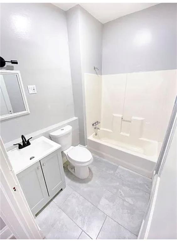 1127 Metropolitan Parkway Southwest Atlanta, GA 30310 - Photo 18 of 23 a bathroom with a sink a toilet and bathtub