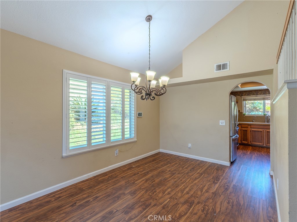 1302 Via Vista Riverside, CA 92506 - Photo 7 of 29 Dining arched door to kitchen