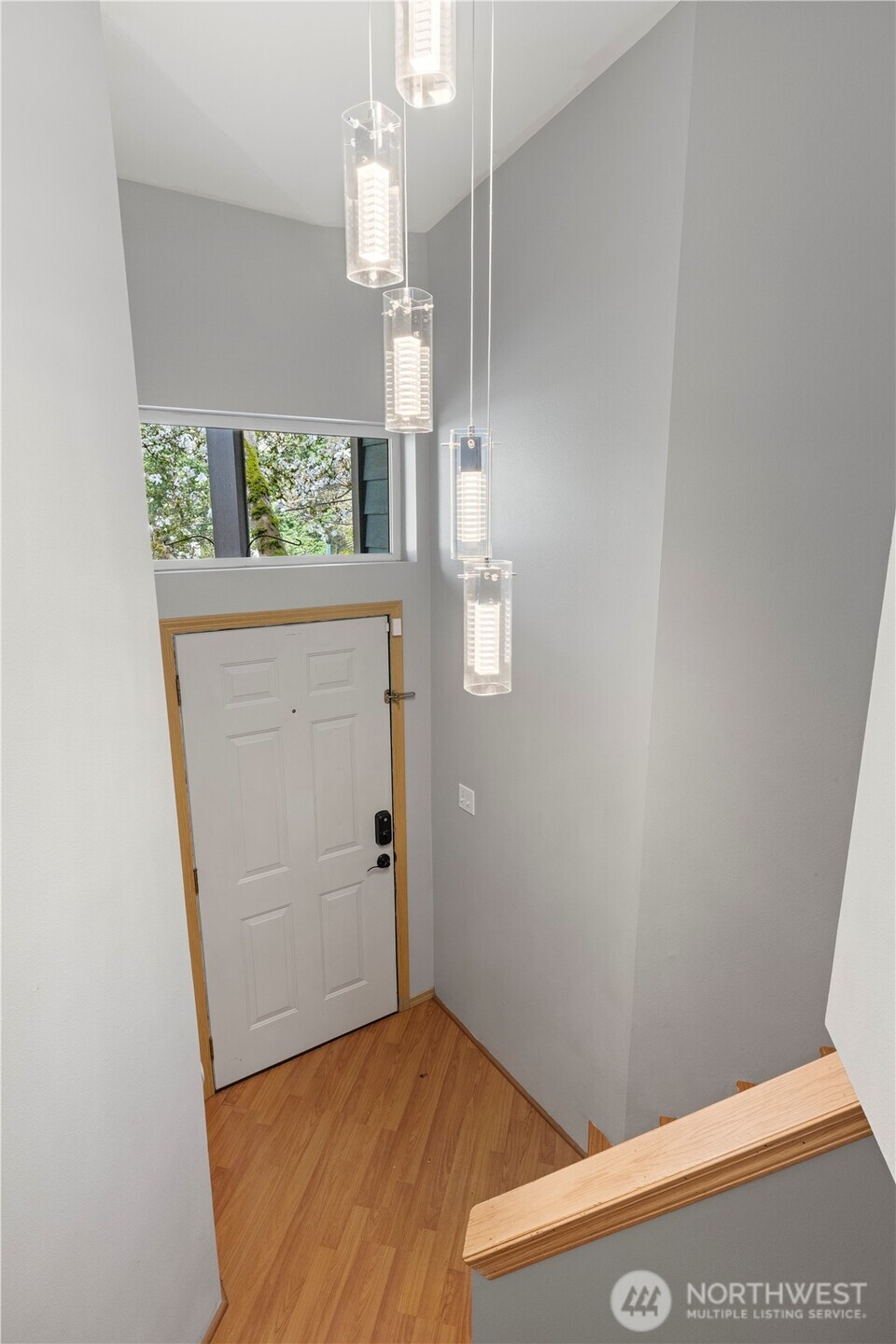 6352 24th Avenue Southwest Seattle, WA 98106 - Photo 16 of 31 en view interior of the house