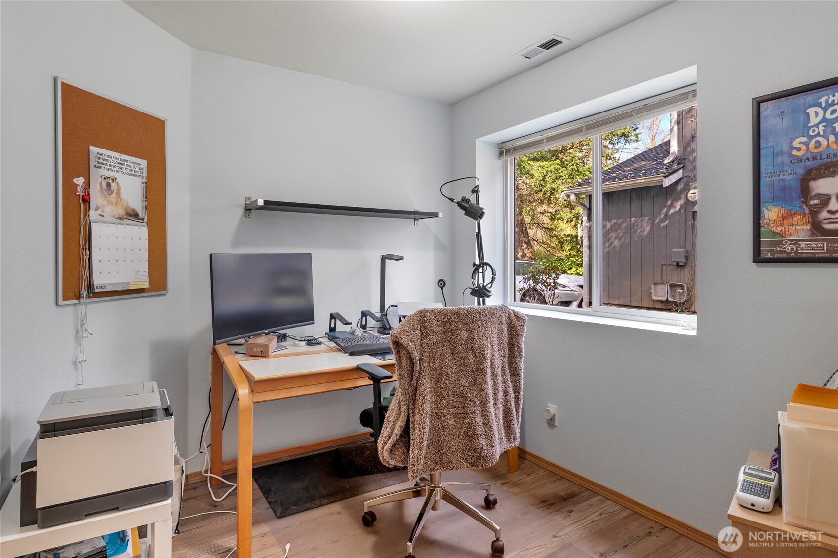 6352 24th Avenue Southwest Seattle, WA 98106 - Photo 20 of 31 a workspace with furniture and window