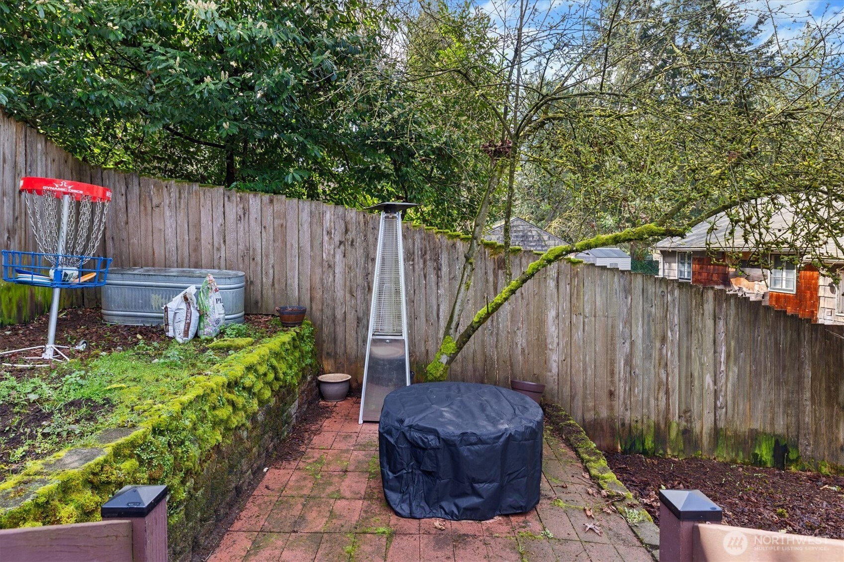 6352 24th Avenue Southwest Seattle, WA 98106 - Photo 26 of 31 a backyard of a house with lots of green space