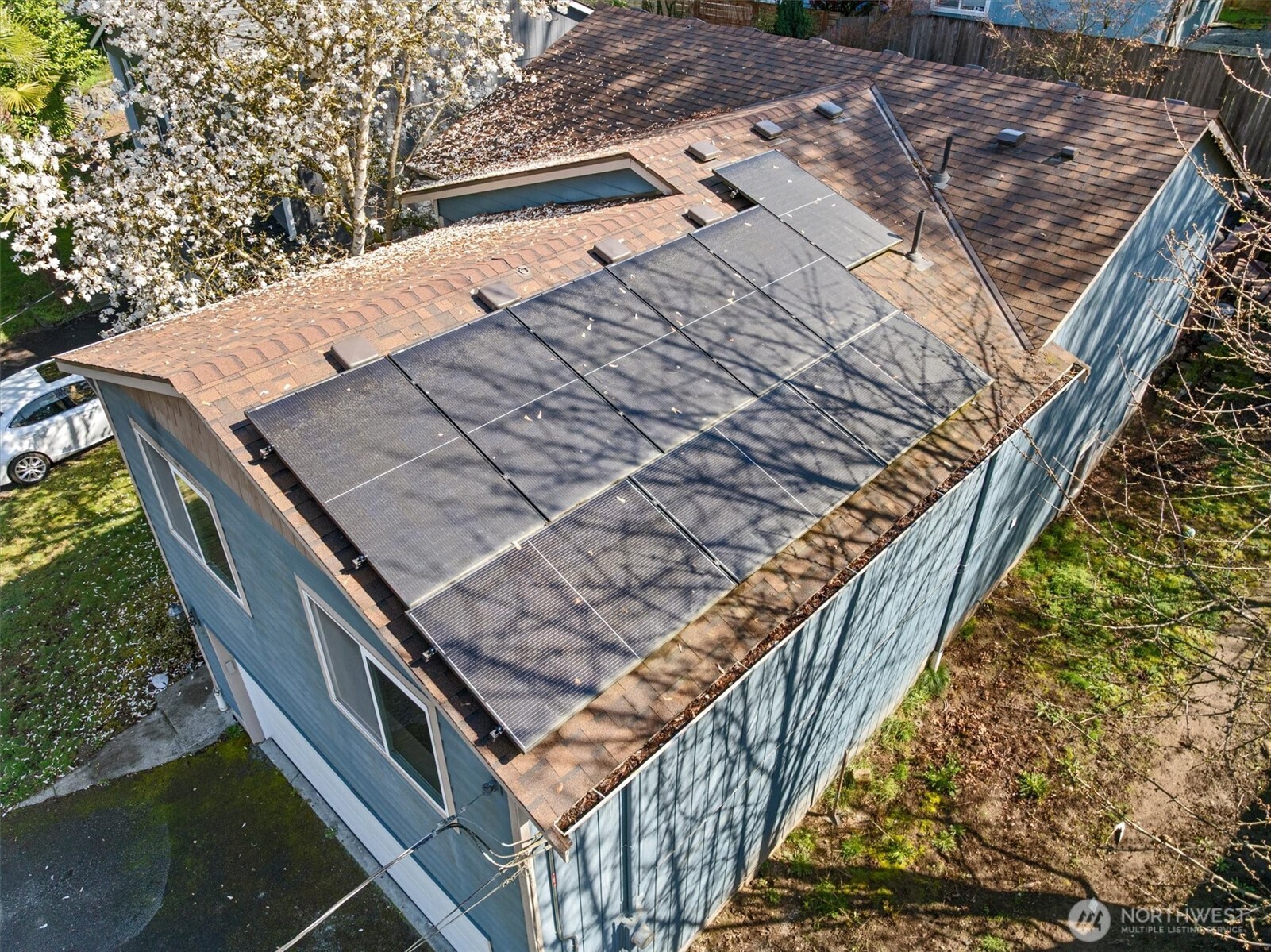 6352 24th Avenue Southwest Seattle, WA 98106 - Photo 28 of 31 a view of an outdoor space in the balcony