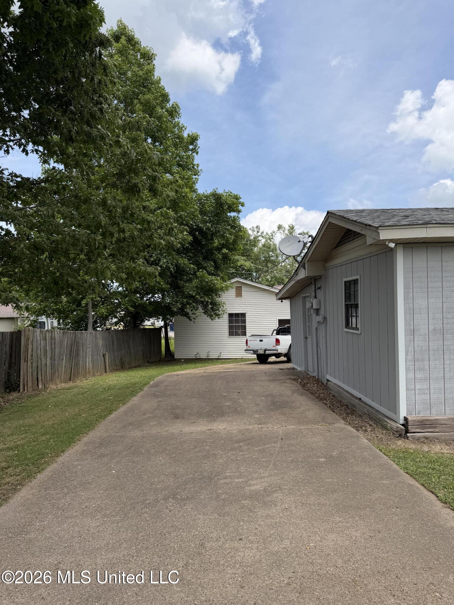 1022 Riverview Road Sardis, MS 38666 - Photo 17 of 19 2nd drive