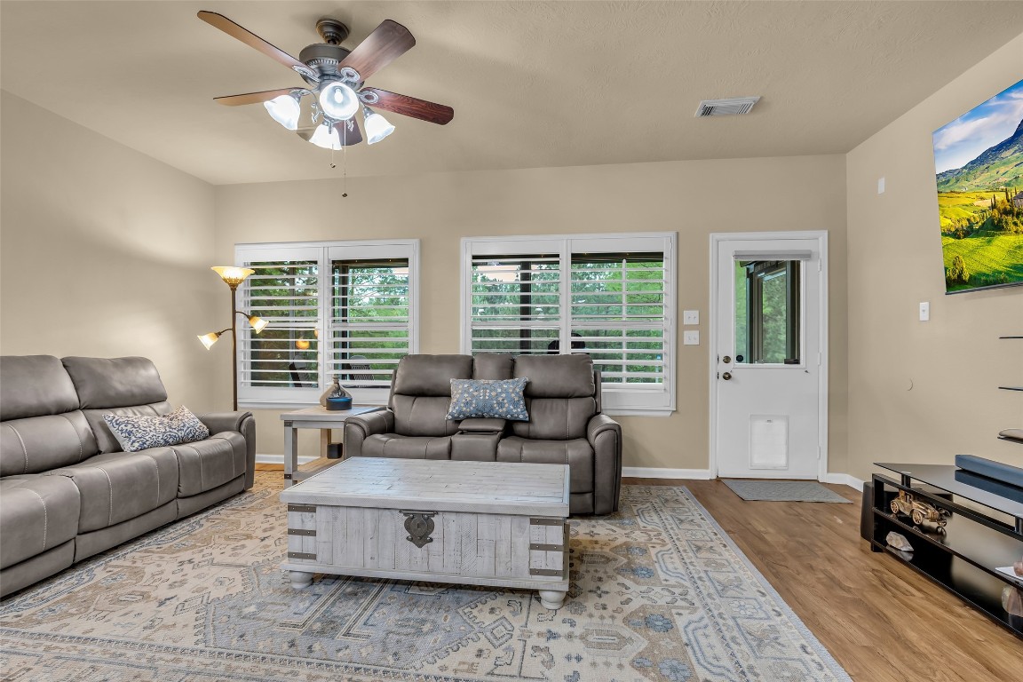 209 East George Jones Road Livingston, TX 77351 - Photo 4 of 26