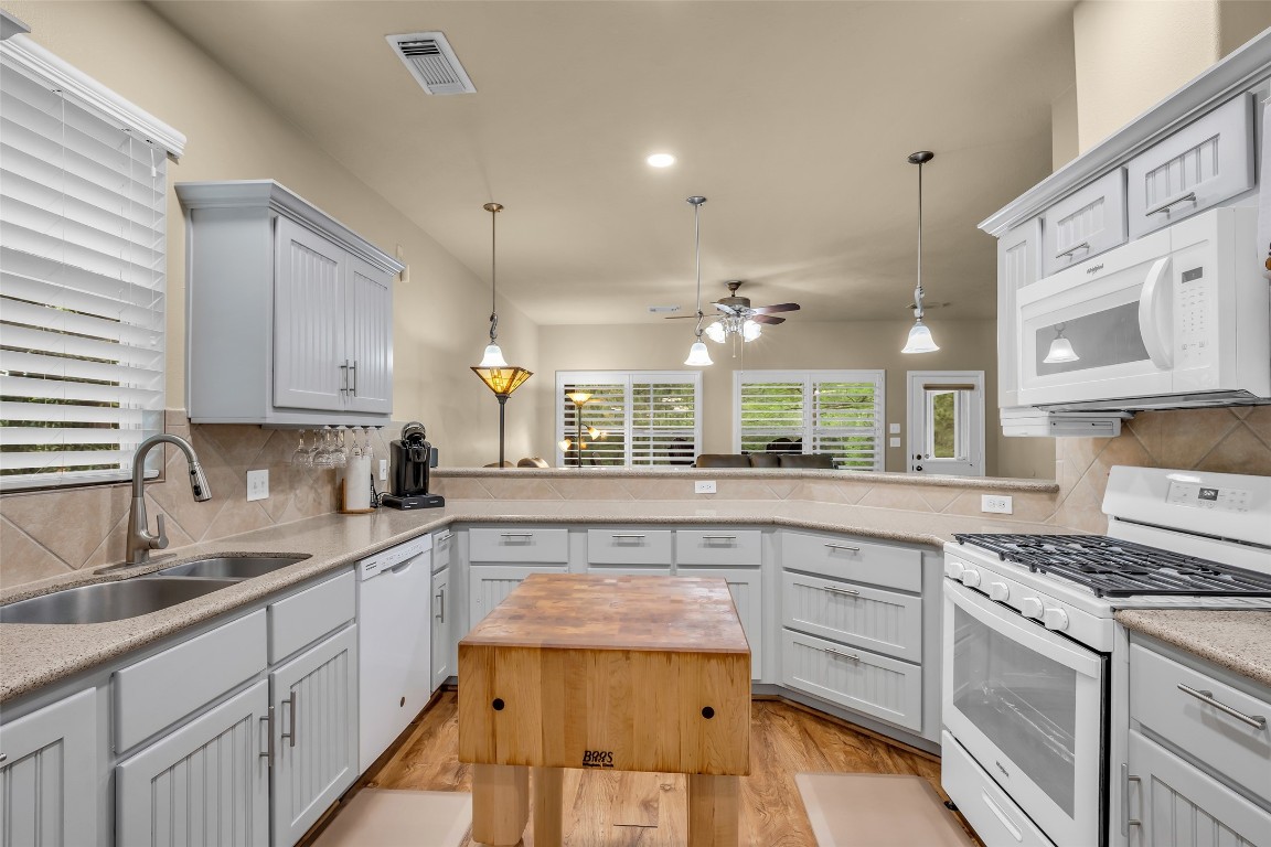 209 East George Jones Road Livingston, TX 77351 - Photo 5 of 26 The countertops are begging for a baker to come make it their home.