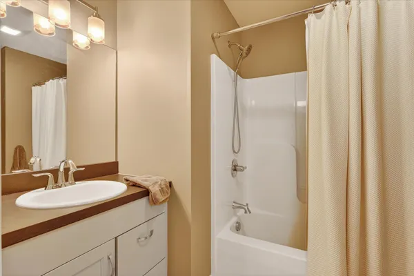 $420,000 | 2022 Celadon Drive Northeast, Unit 106, Grand Rapids, MI 49525