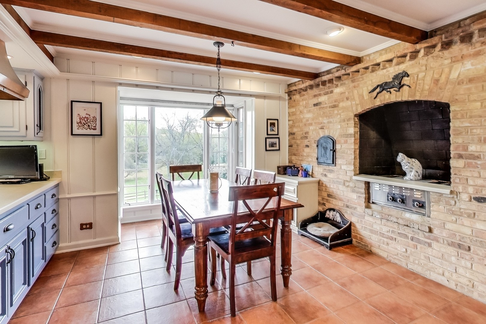 2 Far Hills Road Barrington Hills, IL 60010 - Photo 19 of 37 a view of a livingroom with furniture and a flat screen tv
