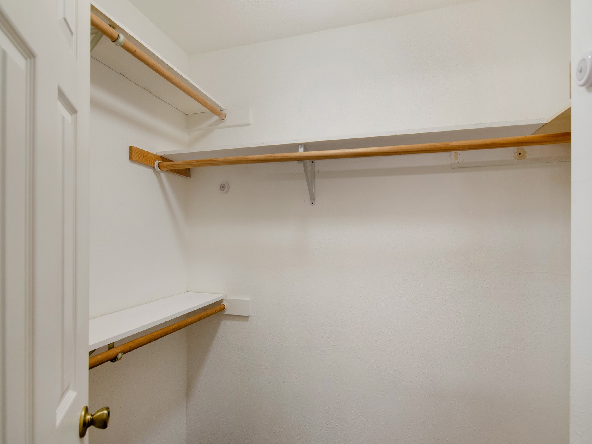 14555 Wunderlich Drive, Unit 2307 Houston, TX 77069 - Photo 21 of 42 Walk-in closet in primary bedroom