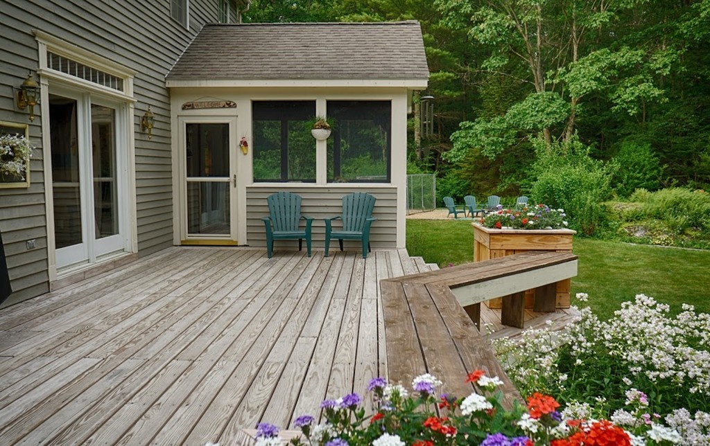93 Crawford Road Rutland, MA 01543 - Photo 18 of 30 front view of a house with a porch