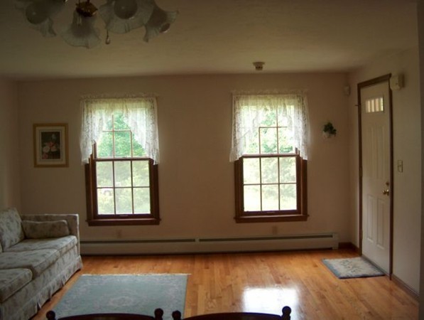 93 Crawford Road Rutland, MA 01543 - Photo 29 of 30 a view of livingroom with furniture