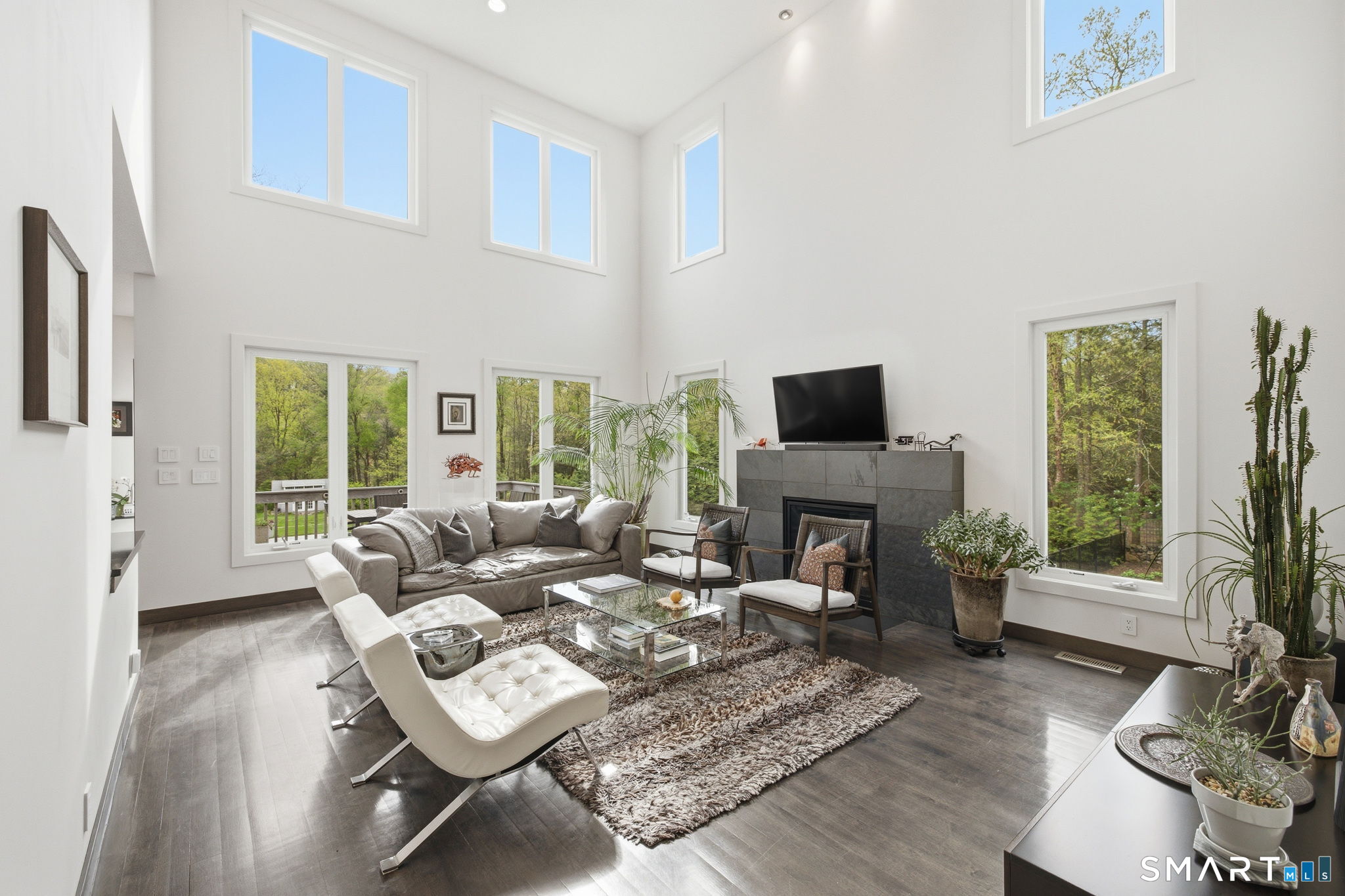 504 Deercliff Road Avon, CT 06001 - Photo 4 of 40