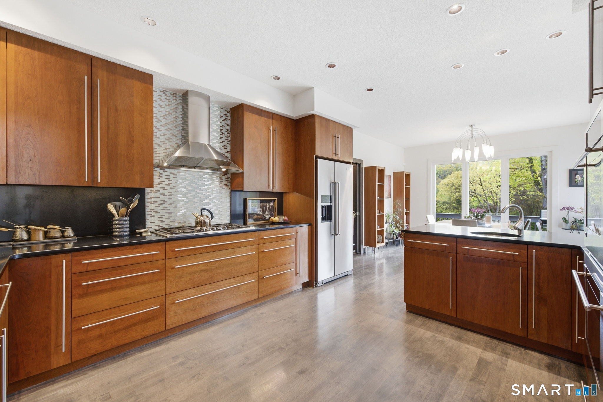 504 Deercliff Road Avon, CT 06001 - Photo 7 of 40