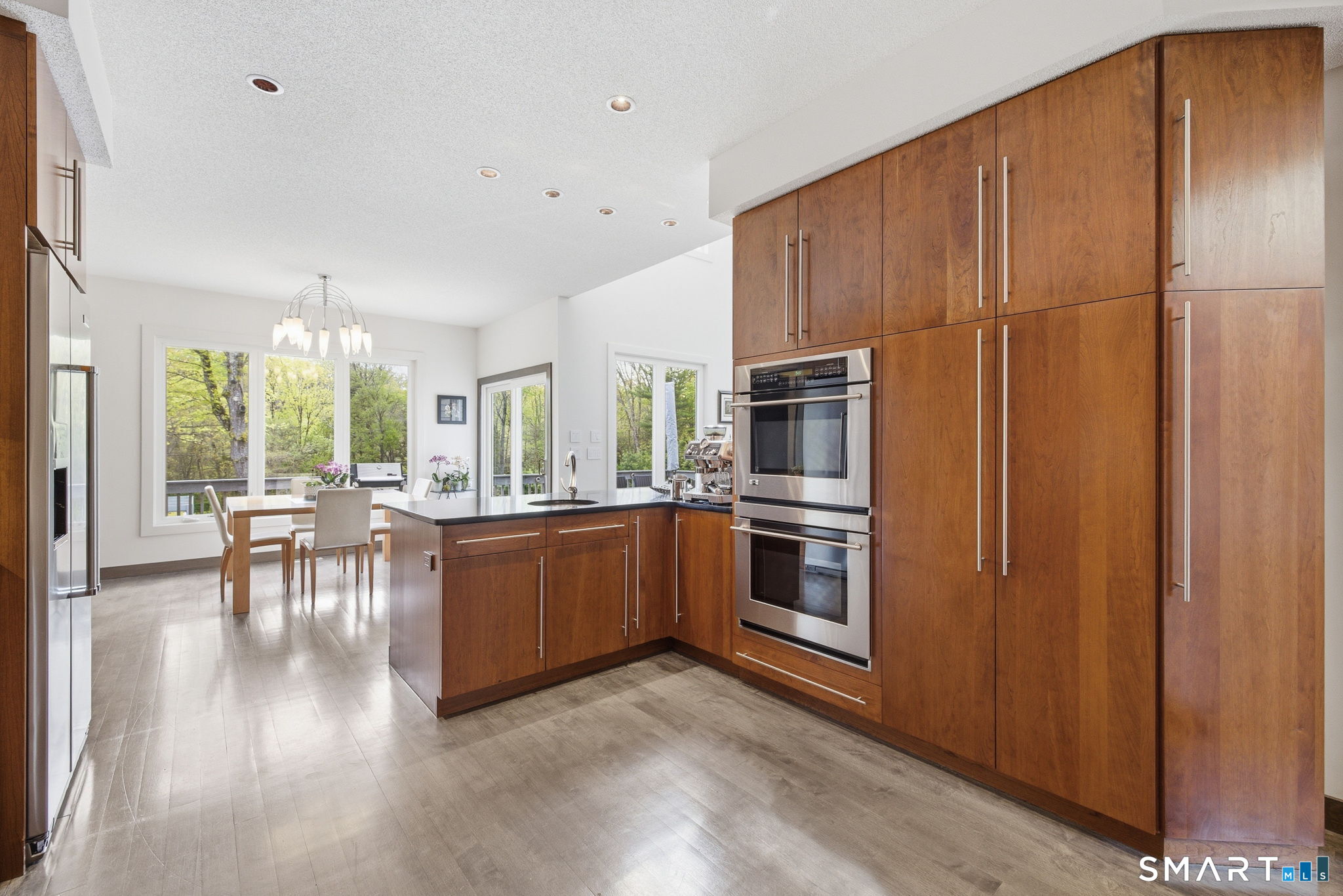 504 Deercliff Road Avon, CT 06001 - Photo 8 of 40