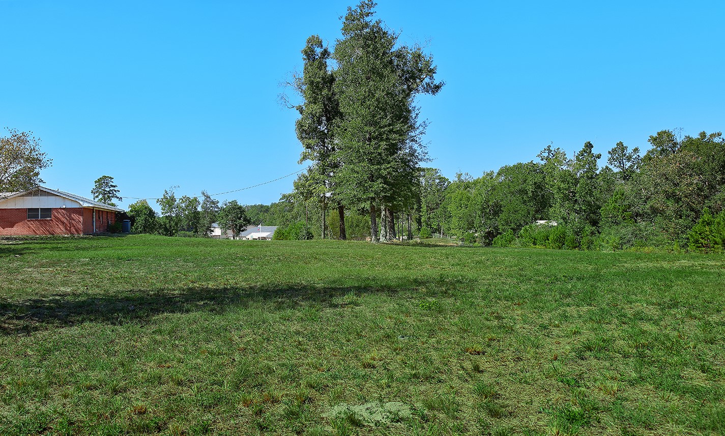 7185 Highway 75 Huntsville, TX 77340 - Photo 14 of 33 a view of a garden with a building in the background