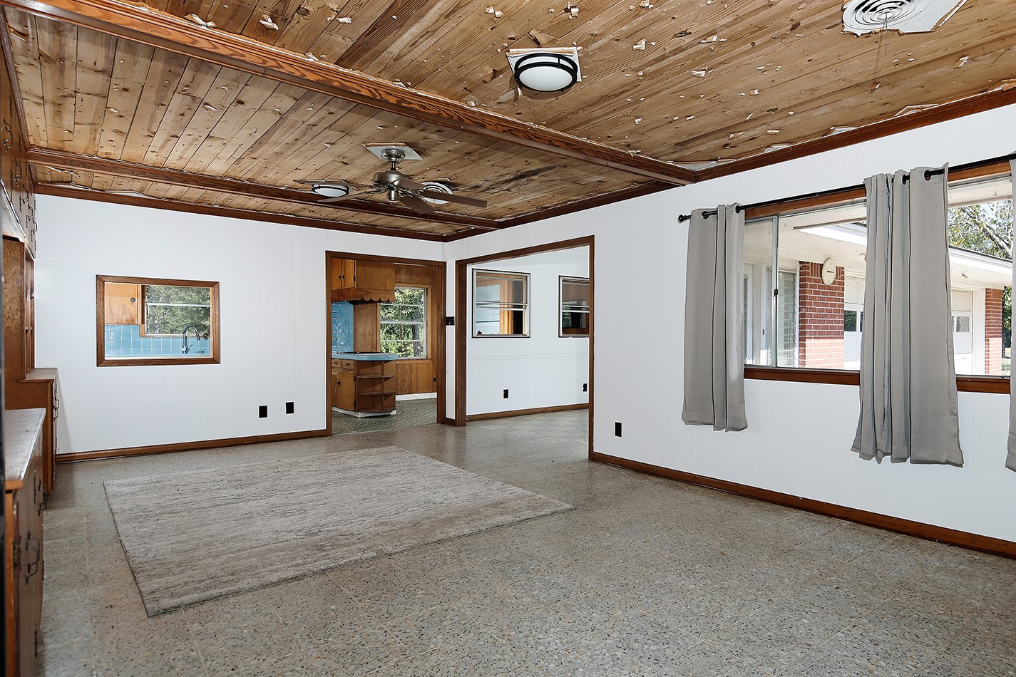 7185 Highway 75 Huntsville, TX 77340 - Photo 16 of 33 a view of an empty room