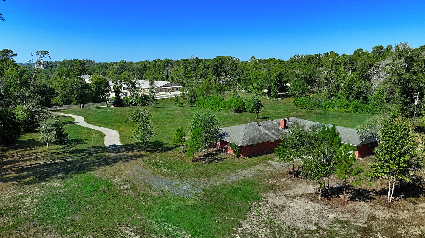 7185 Highway 75 Huntsville, TX 77340 - Photo 27 of 33 an aerial view of a house with mountain view
