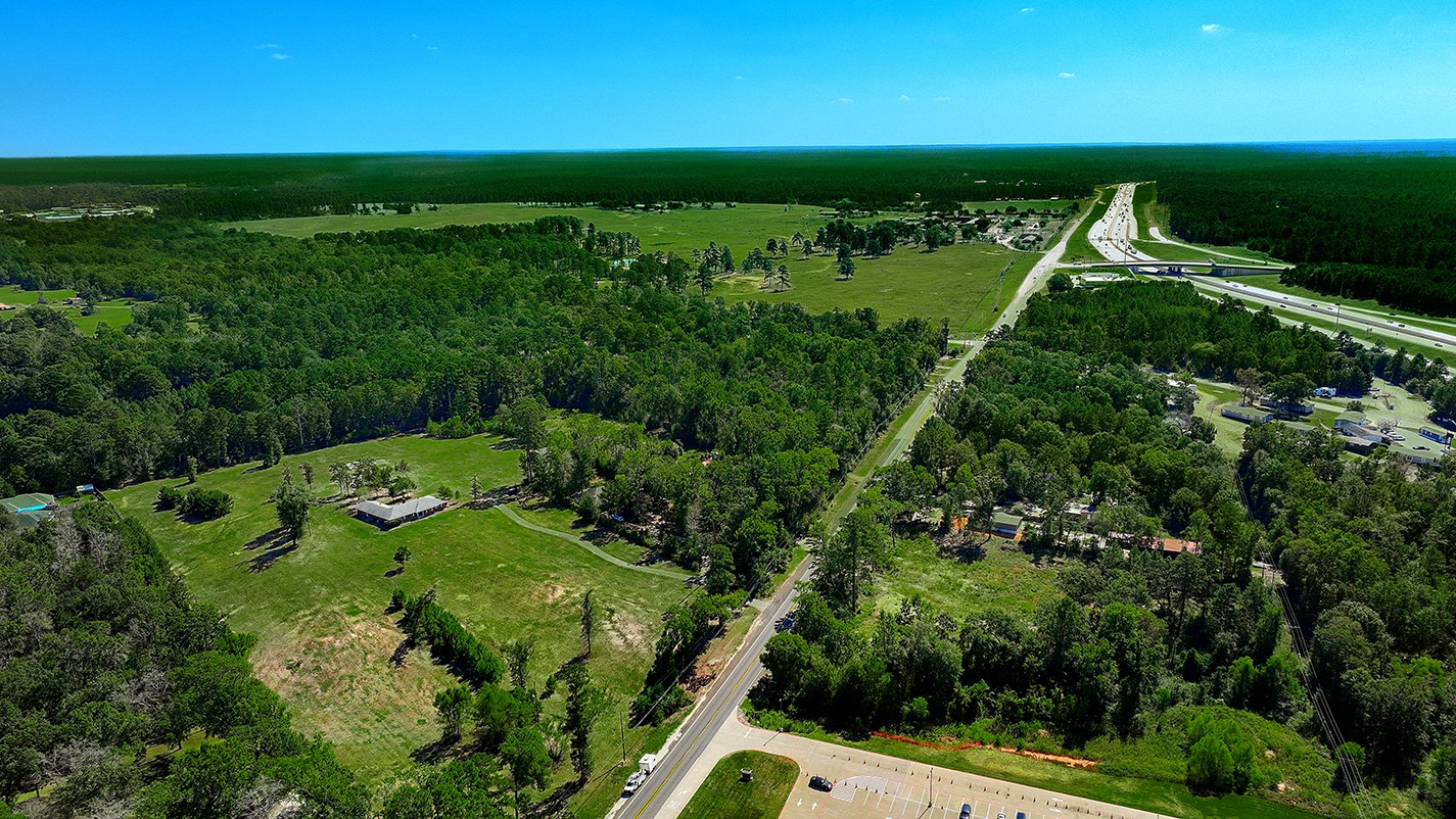 7185 Highway 75 Huntsville, TX 77340 - Photo 30 of 33 a view of a green yard with an outdoor seating