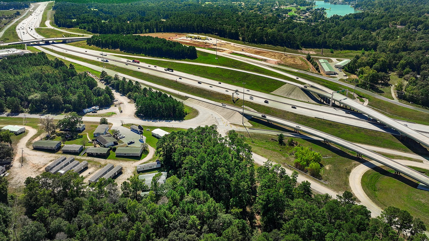 7185 Highway 75 Huntsville, TX 77340 - Photo 31 of 33 an aerial view of a golf course with a table and a chairs