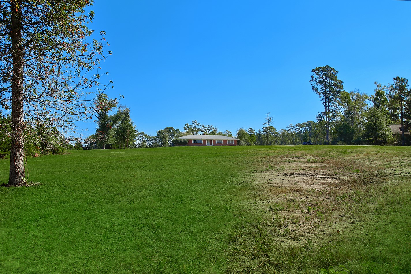 7185 Highway 75 Huntsville, TX 77340 - Photo 5 of 33 a view of building with yard