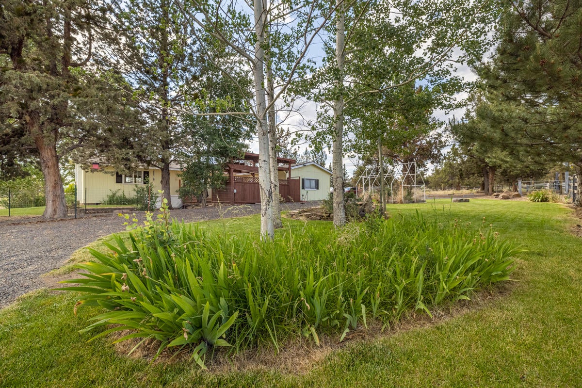19085 Dayton Road Bend, OR 97703 - Photo 18 of 30 5H2A1948