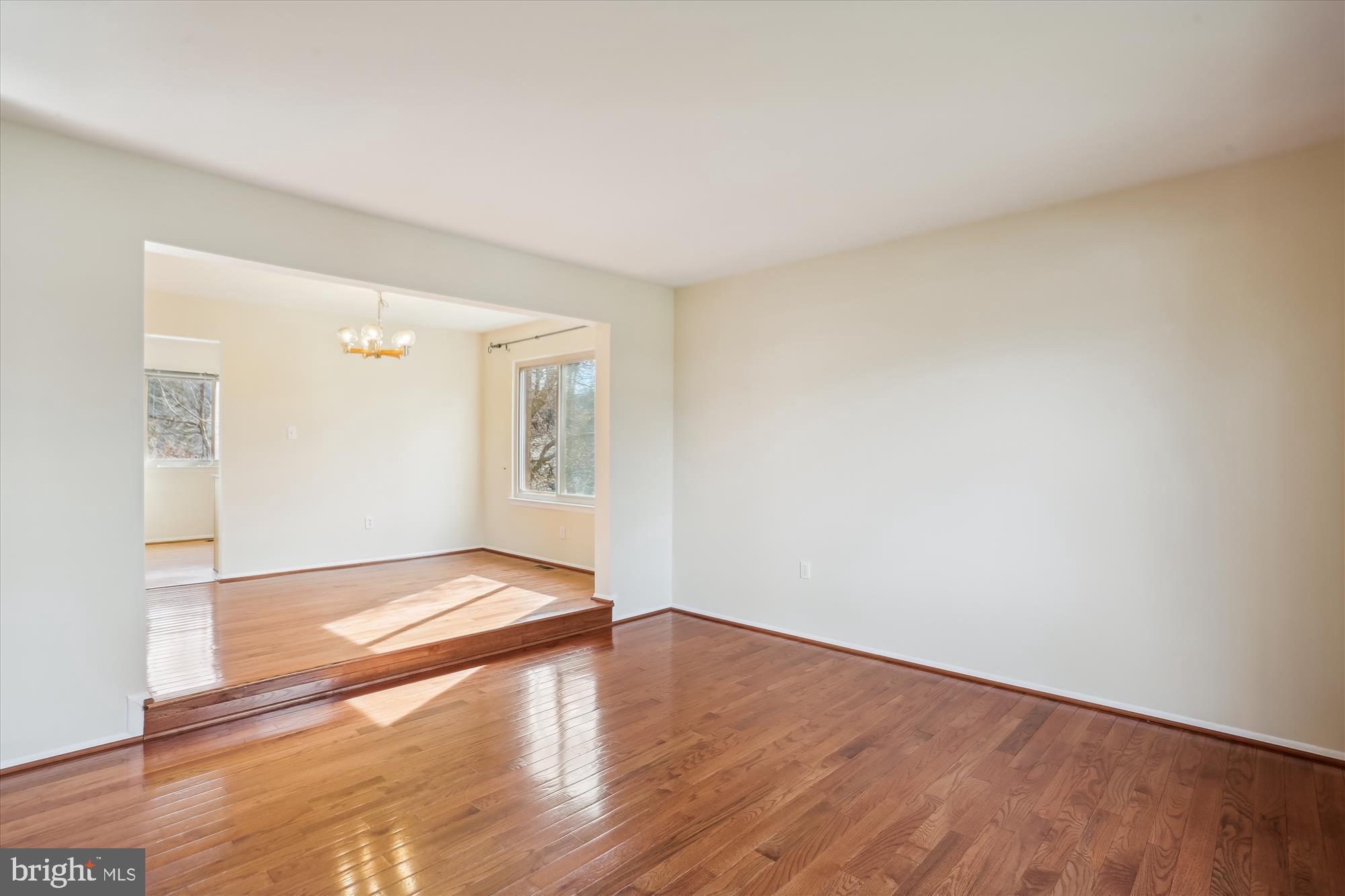 8918 Centerway Road Gaithersburg, MD 20879 - Photo 9 of 36 Seperate dining room