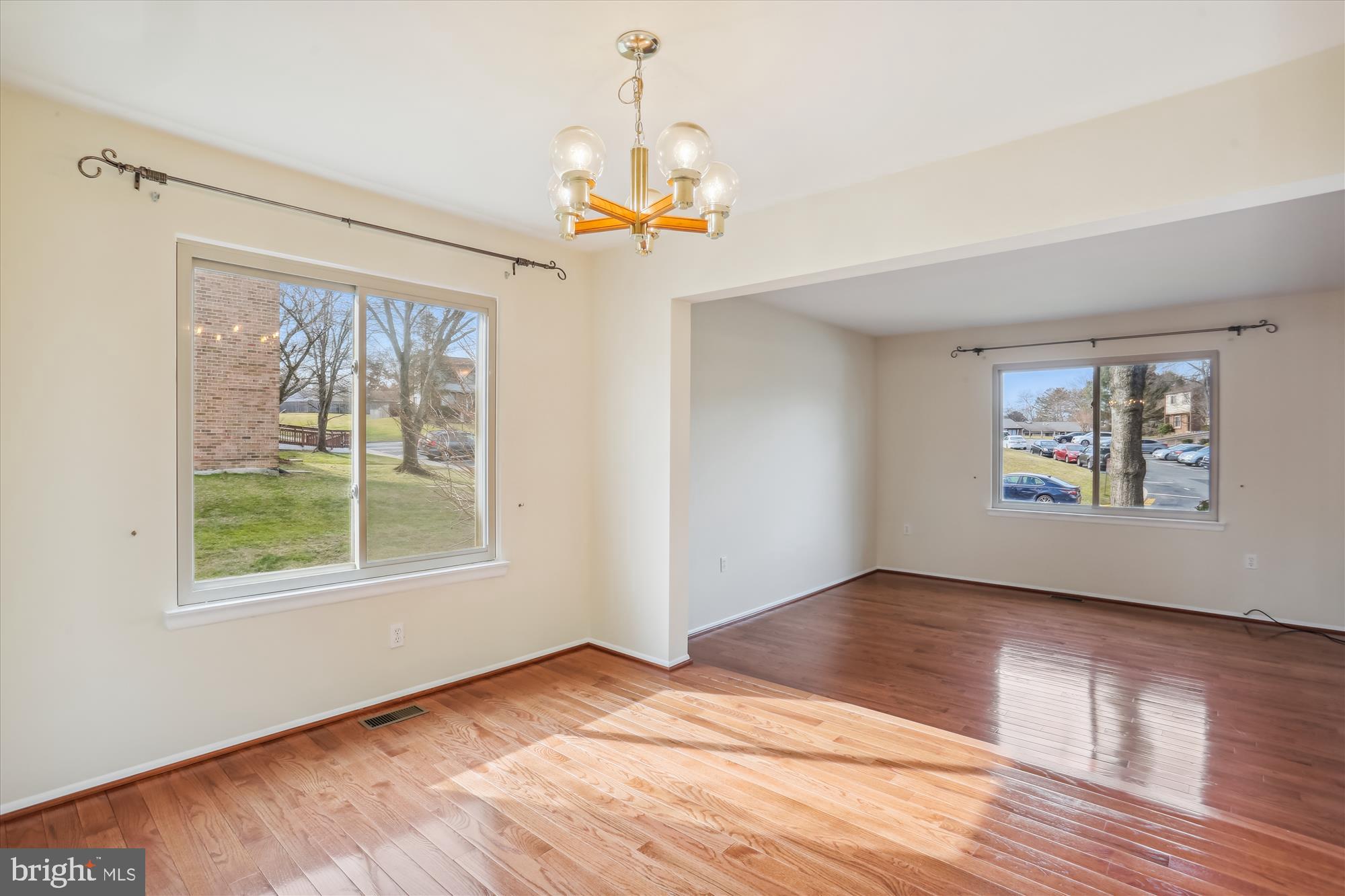 8918 Centerway Road Gaithersburg, MD 20879 - Photo 10 of 36 Sunny side window