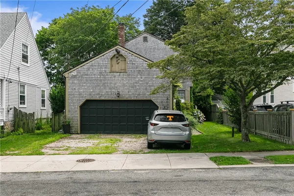 $2,875 | 38 Harrison Avenue, Unit 1, Newport, RI 02840