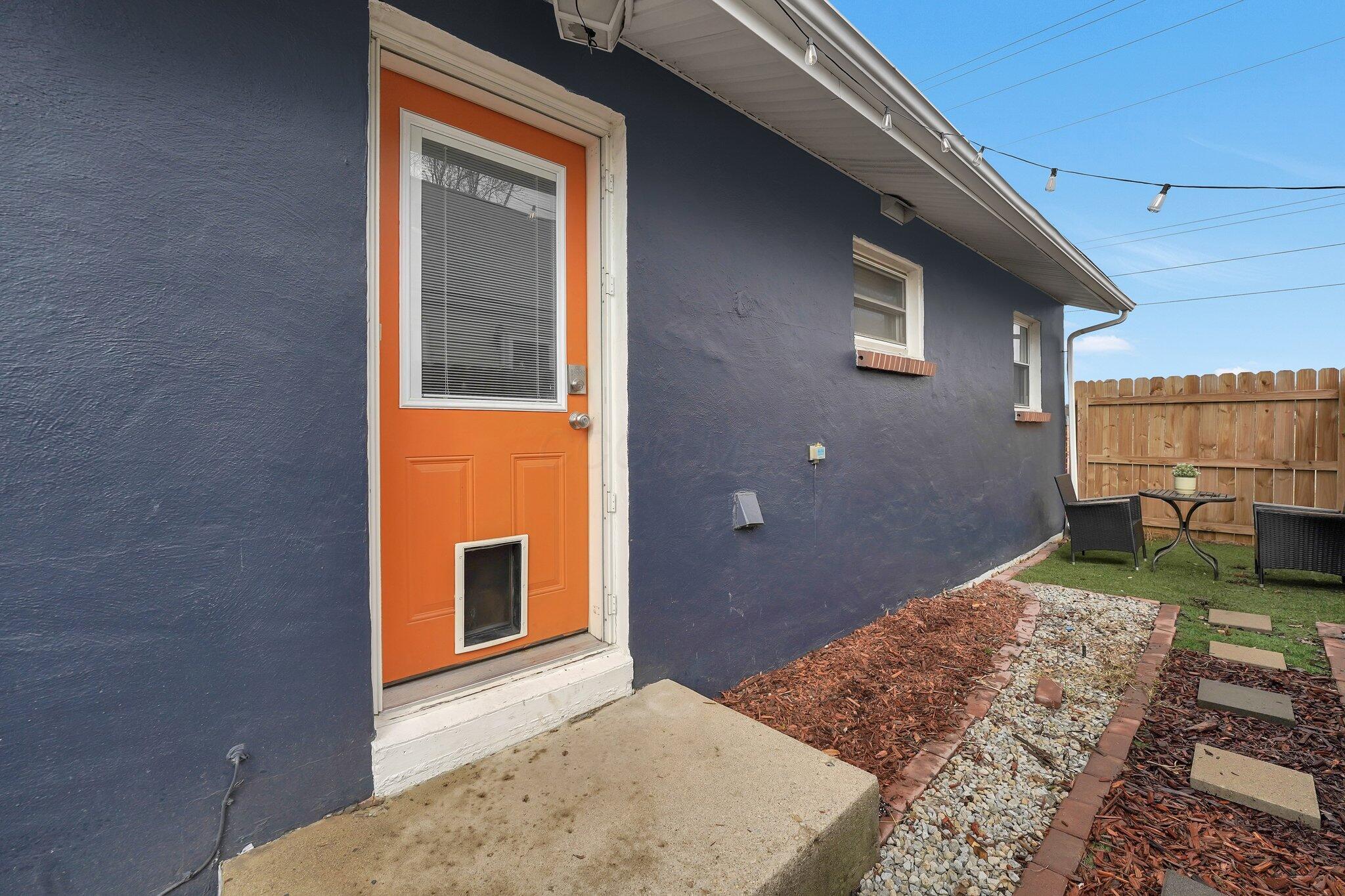 581 Morse Road Columbus, OH 43214 - Photo 20 of 26 Side Door Access