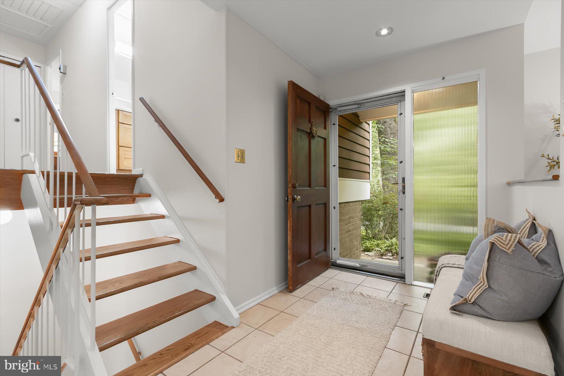 8108 Hamilton Spring Road Bethesda, MD 20817 - Photo 4 of 48