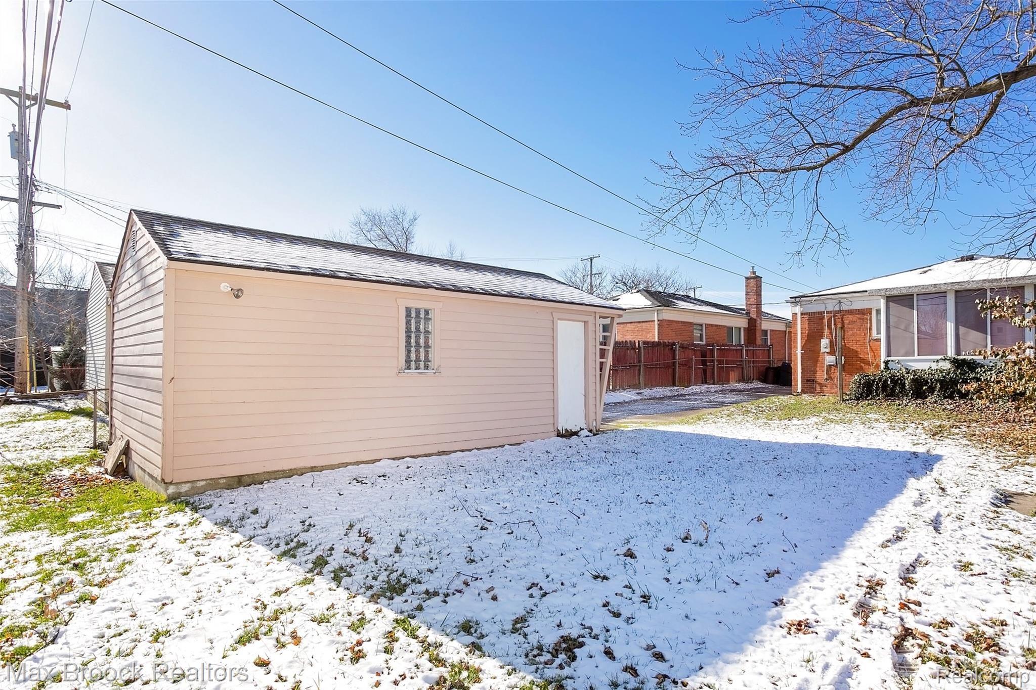 19152 Rensellor Street Livonia, MI 48152 - Photo 23 of 25 Rensellor-26.jpg
