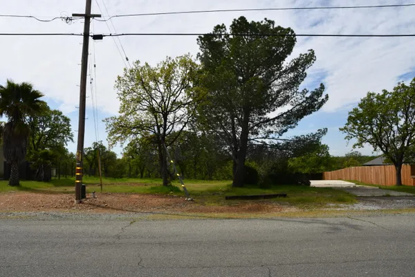 a view of a yard in front of a house