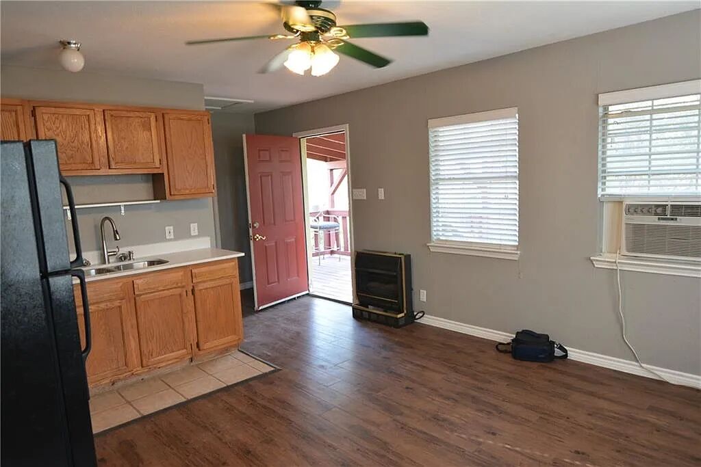 7705 Debbie Drive, Unit B Volente, TX 78641 - Photo 3 of 12