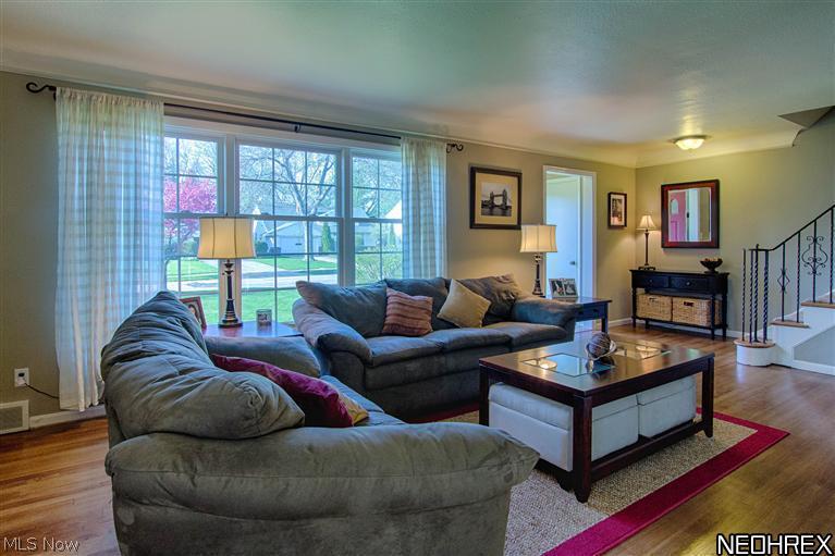 5210 East Farnhurst Road Cleveland, OH 44124 - Photo 4 of 25 Gallery Image 4