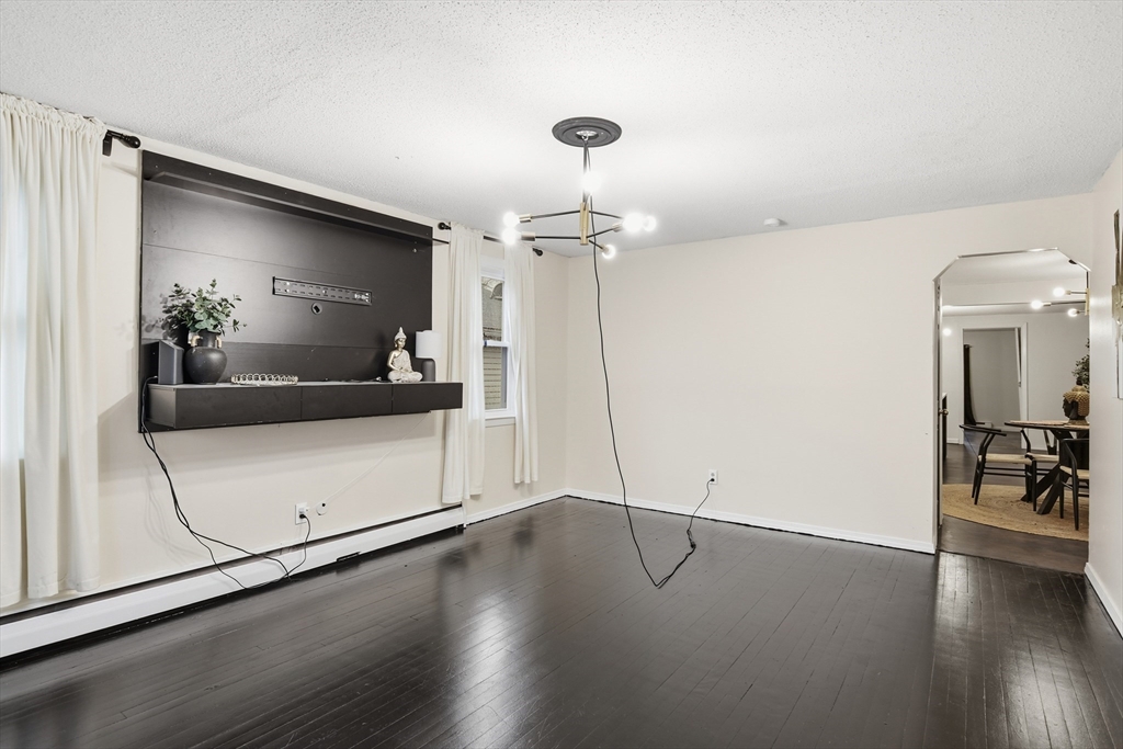 11 Cheyenne Road Springfield, MA 01109 - Photo 3 of 26