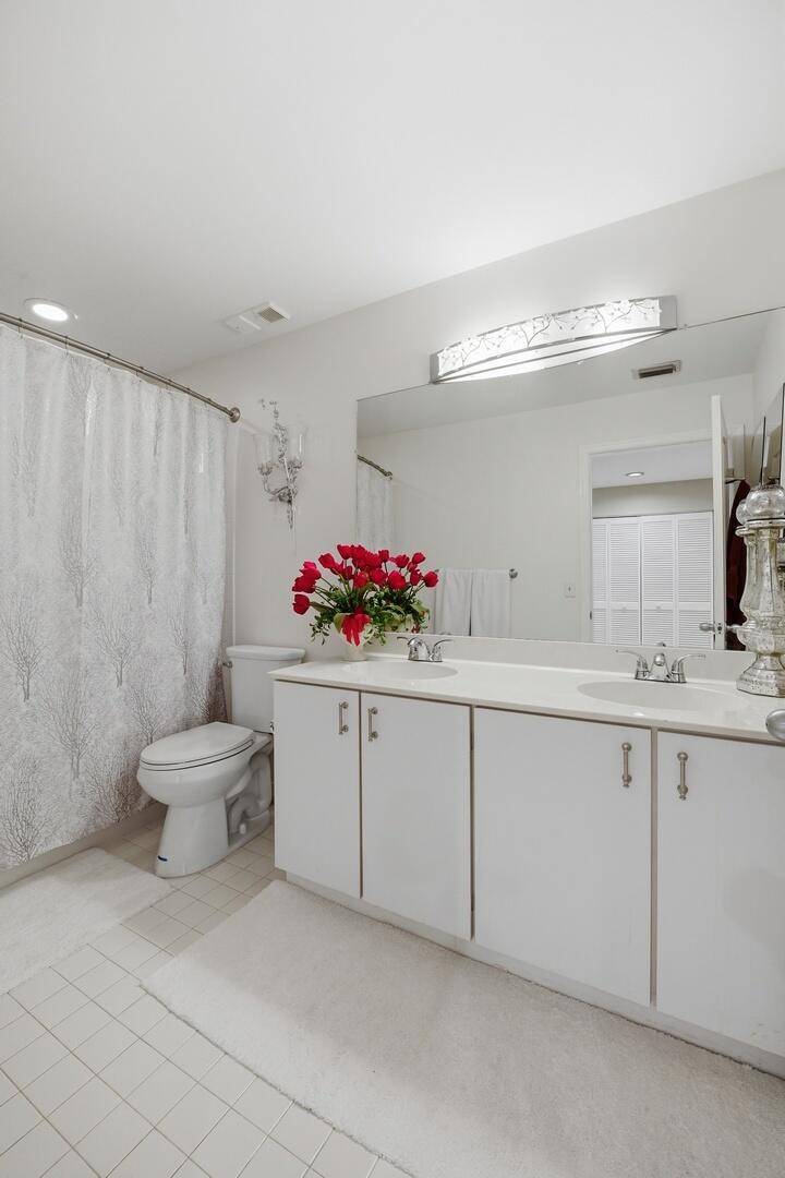 9172 Boca Gardens Parkway, Unit B Boca Raton, FL 33496 - Photo 26 of 54 Bathroom