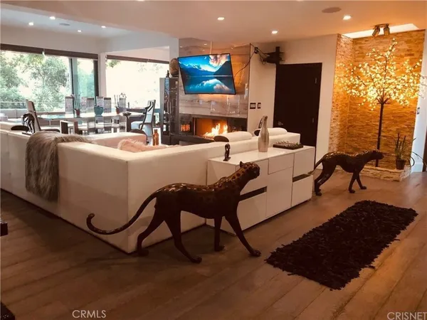 $22,500 | 9987 Reevesbury Drive, Beverly Hills, CA 90210