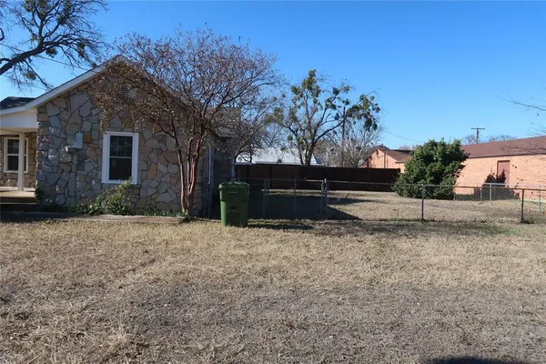 $1,599 | 406 North Denny Street, Unit B, Howe, TX 75459