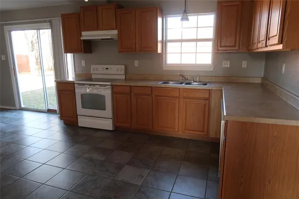 $1,599 | 406 North Denny Street, Unit B, Howe, TX 75459