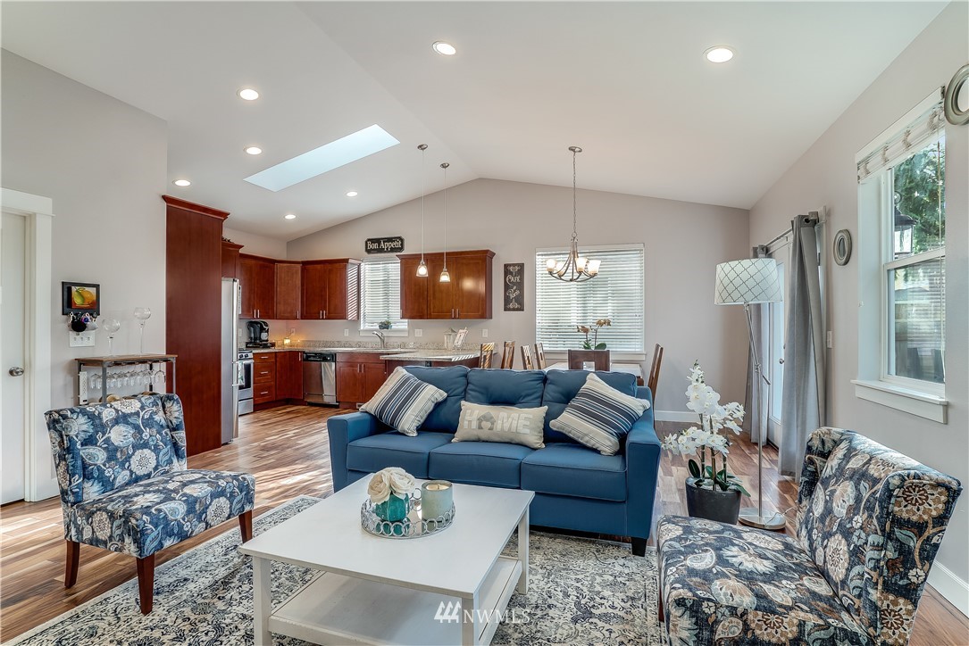 16014 114th Avenue Southeast Renton, WA 98055 - Photo 4 of 18 Gallery Image 4
