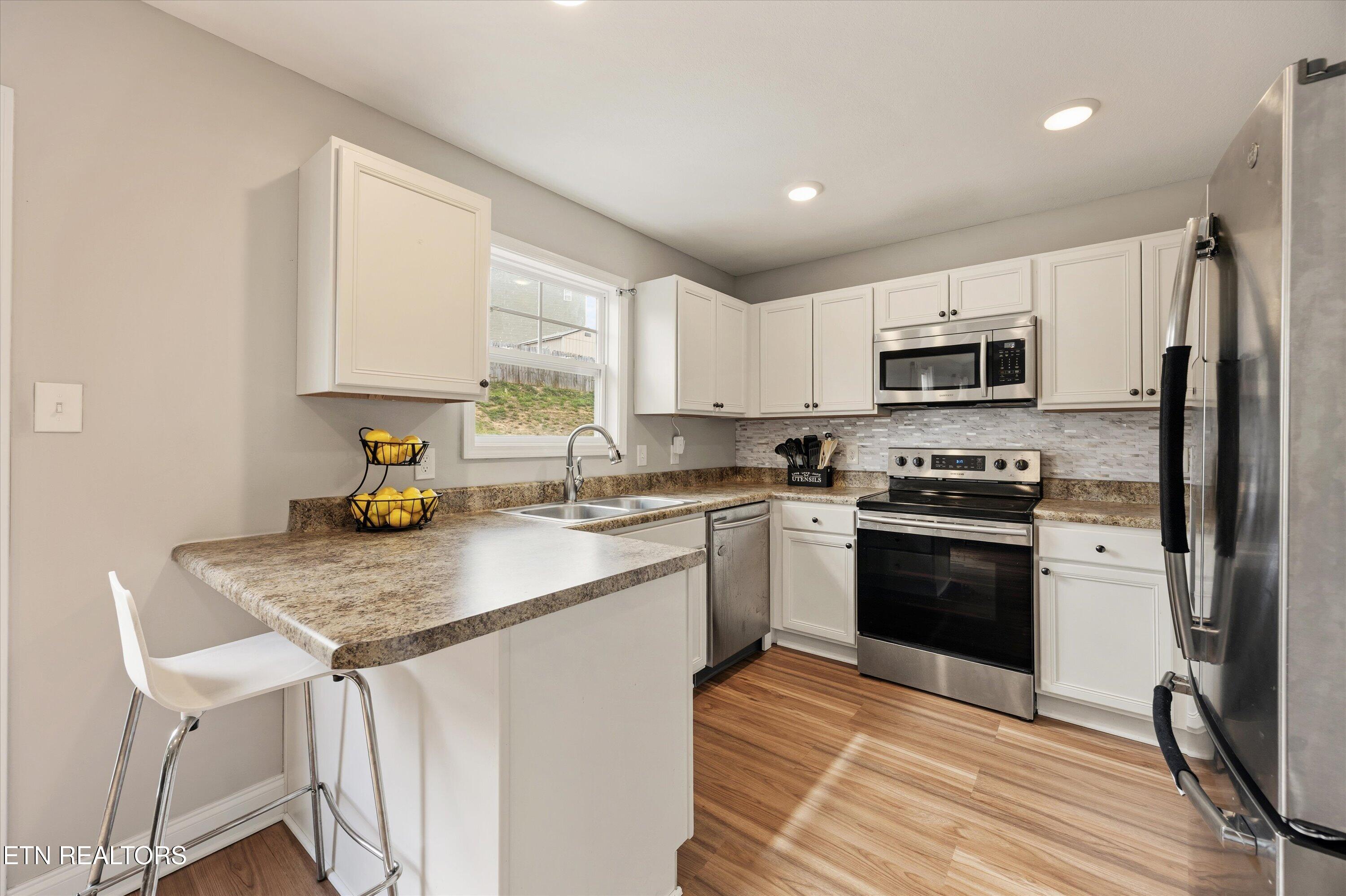 7931 Poplar Grove Lane Powell, TN 37849 - Photo 12 of 39 Kitchen with Breakfast Bar
