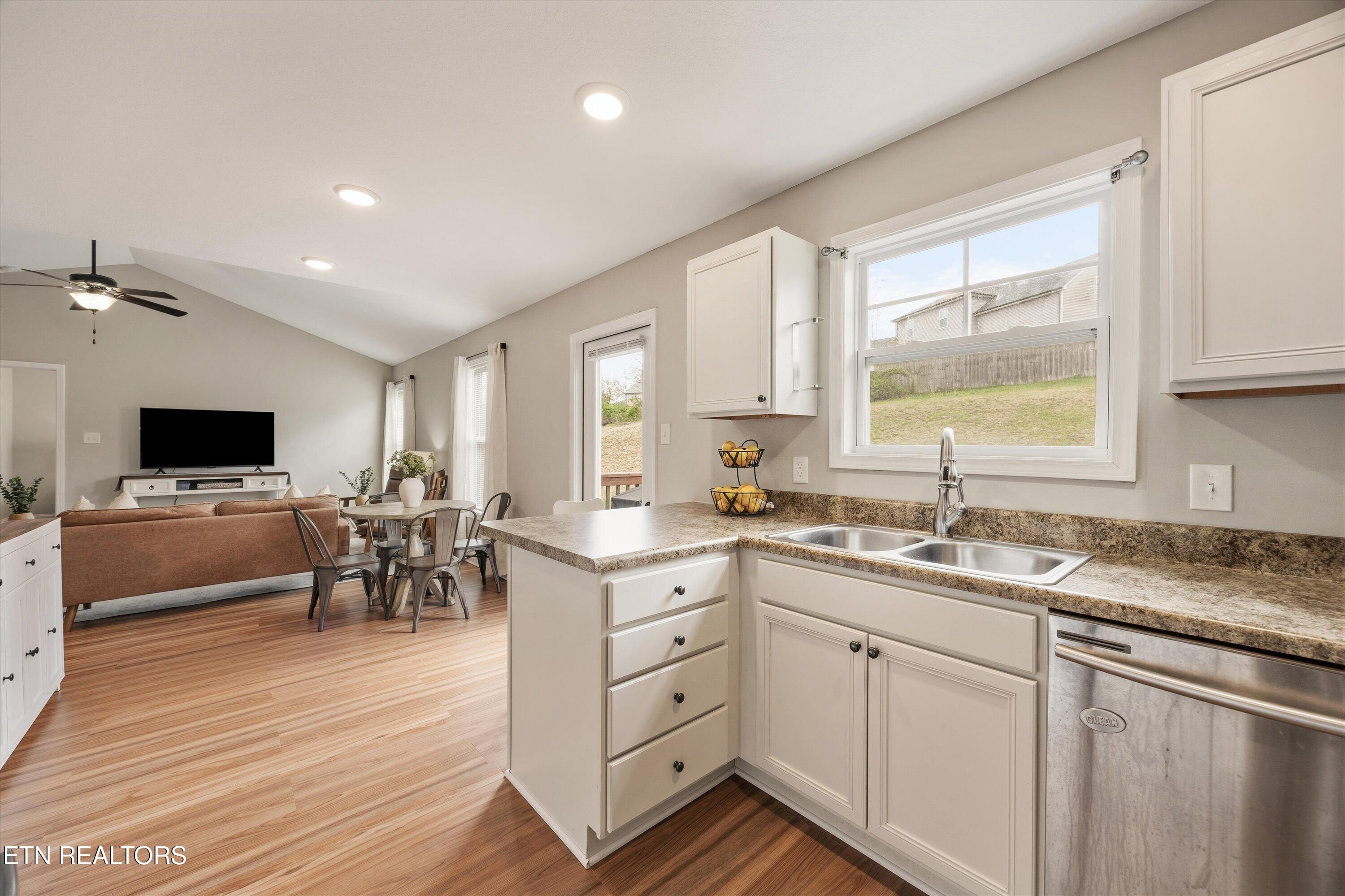 7931 Poplar Grove Lane Powell, TN 37849 - Photo 13 of 39 Kitchen