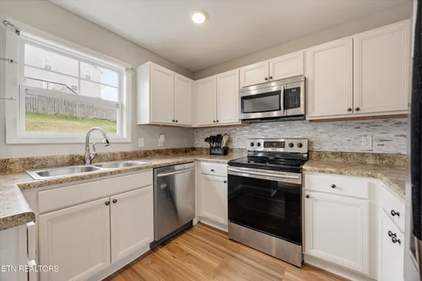 $395,000 | 7931 Poplar Grove Lane, Powell, TN 37849