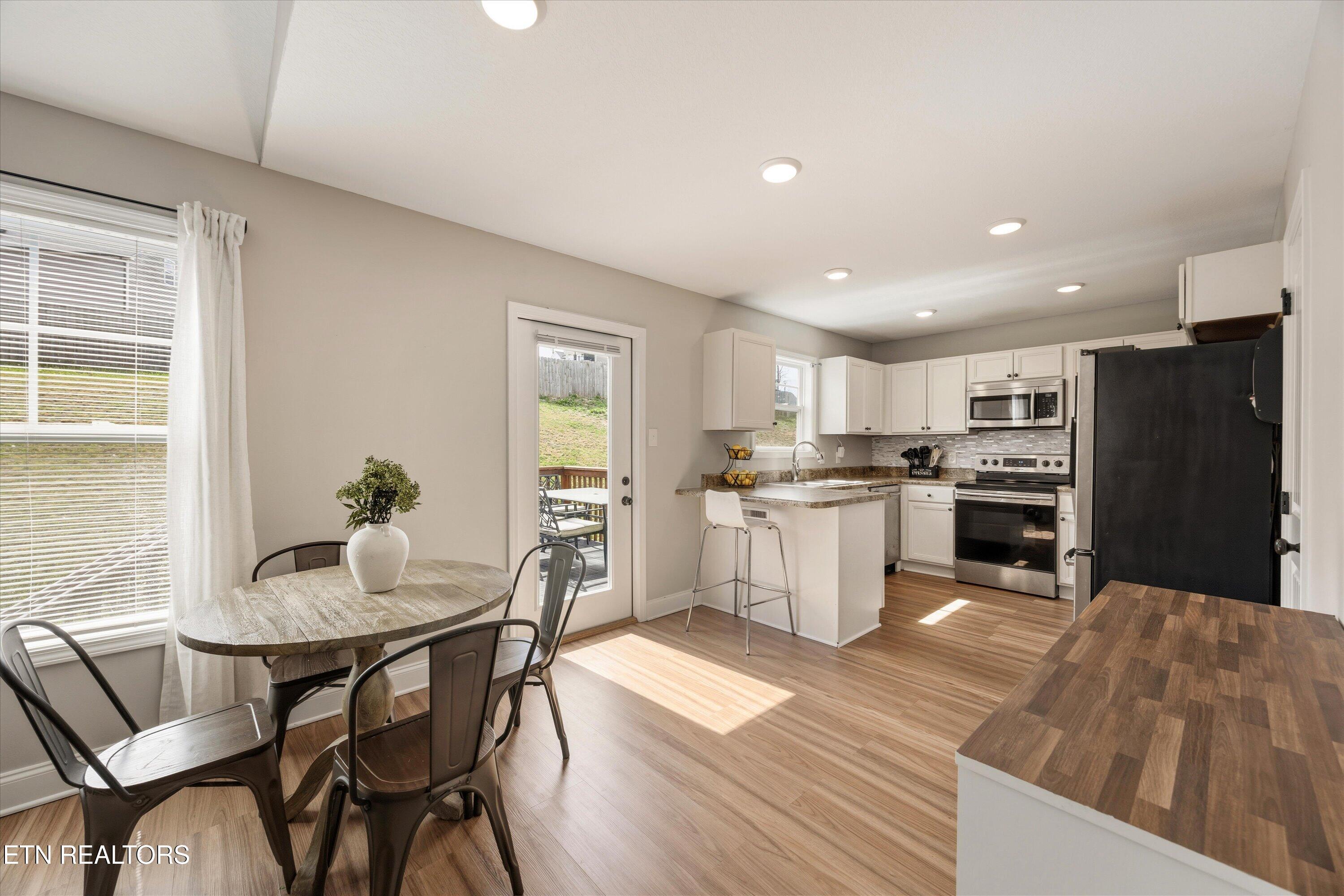7931 Poplar Grove Lane Powell, TN 37849 - Photo 9 of 39 Kitchen with Breakfast Bar