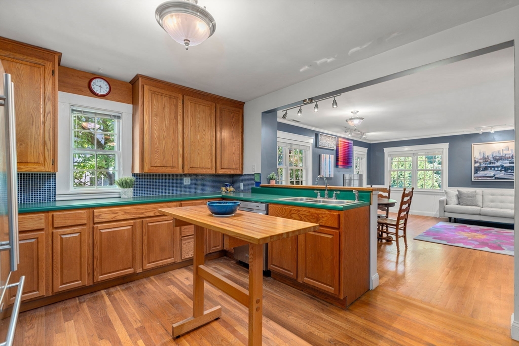 737 Chestnut Street Waban, MA 02468 - Photo 11 of 40 Gallery Image 11
