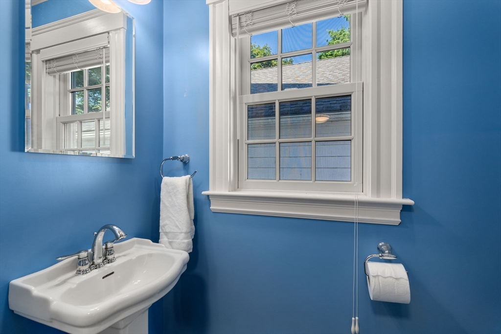 737 Chestnut Street Waban, MA 02468 - Photo 17 of 40 Gallery Image 17
